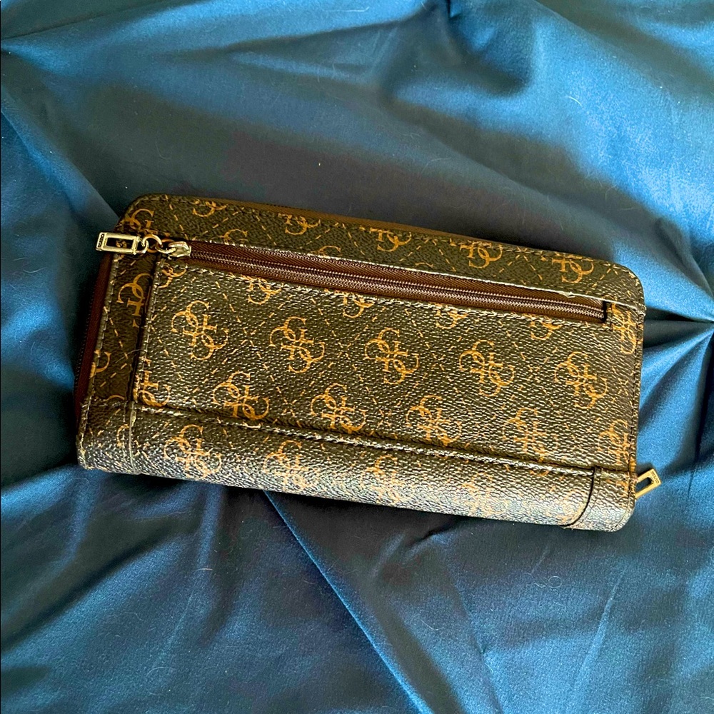 Guess Purse/Wallet - Picture 11 of 12
